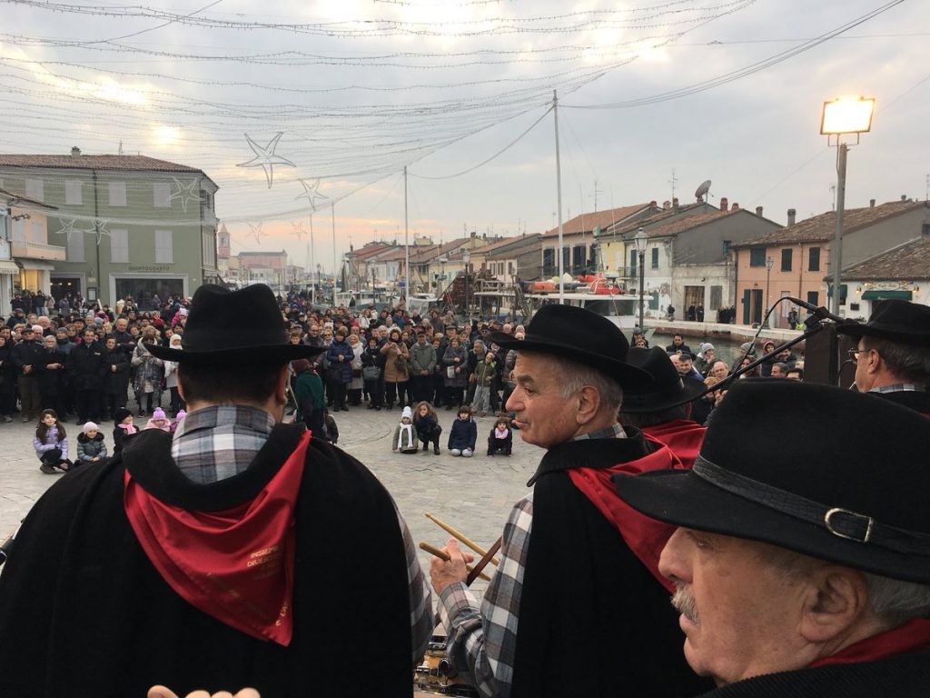 Cesenatico (FC), Pasquella sul Porto Canale Ph. Archivio Comune di Cesenatico