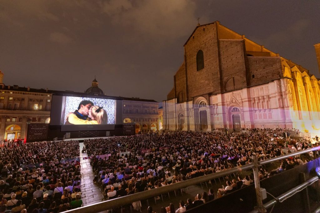 Bologna, Piazza Maggiore, Sotto le stelle del cinema Ph. Lorenzo Burlando per Cineteca di Bologna via Facebook
