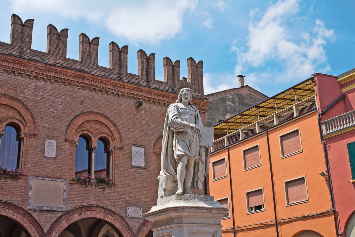 Cento (FE), Statua del Guercino