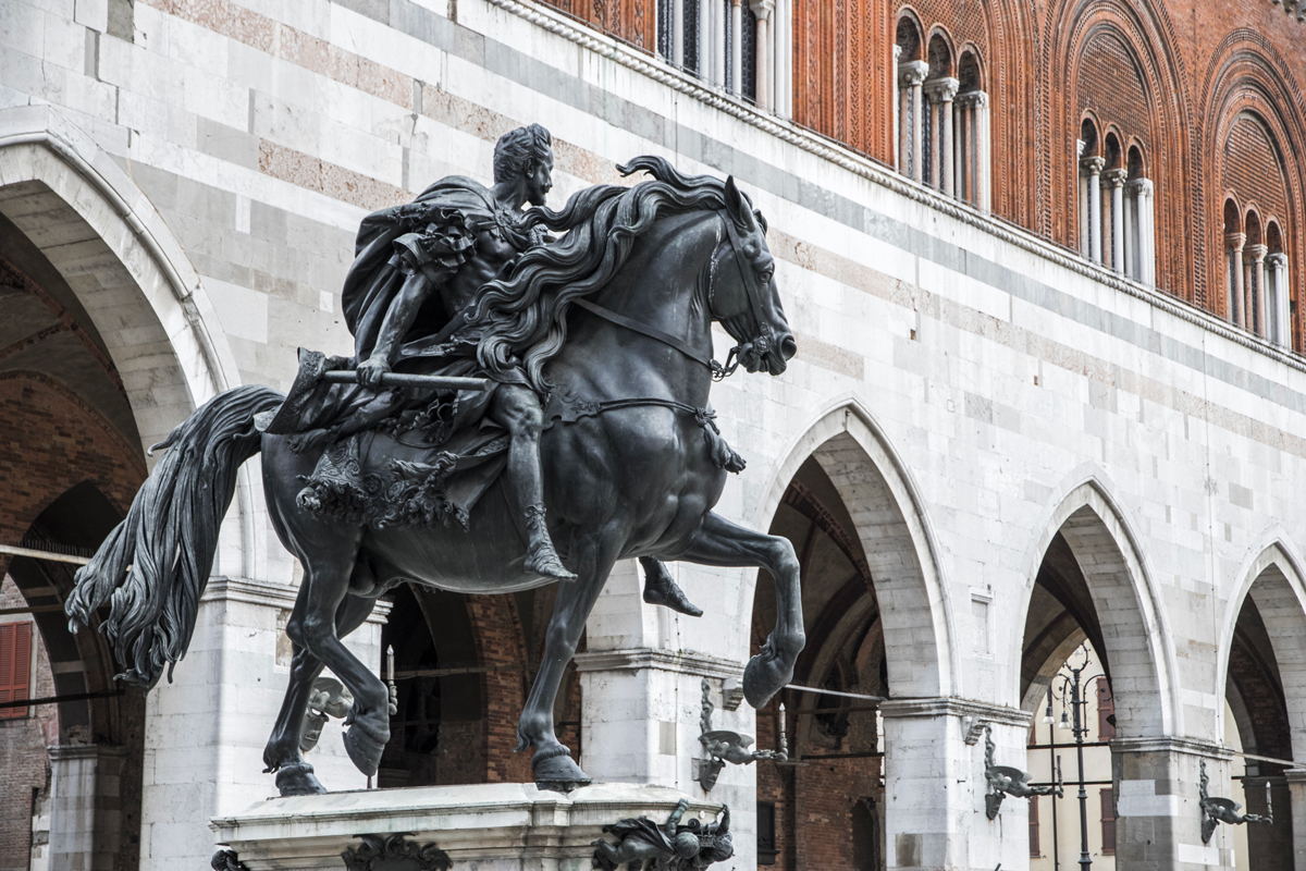 Piacenza (PC), Piazza Cavalli, statue equestri di Ranuccio e Alessandro Farnese