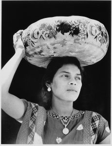 ©Tina Modotti, Donna a Tehuantepec, Messico, 1929 in Tina Modotti, Palazzo Pallavicini, Bologna