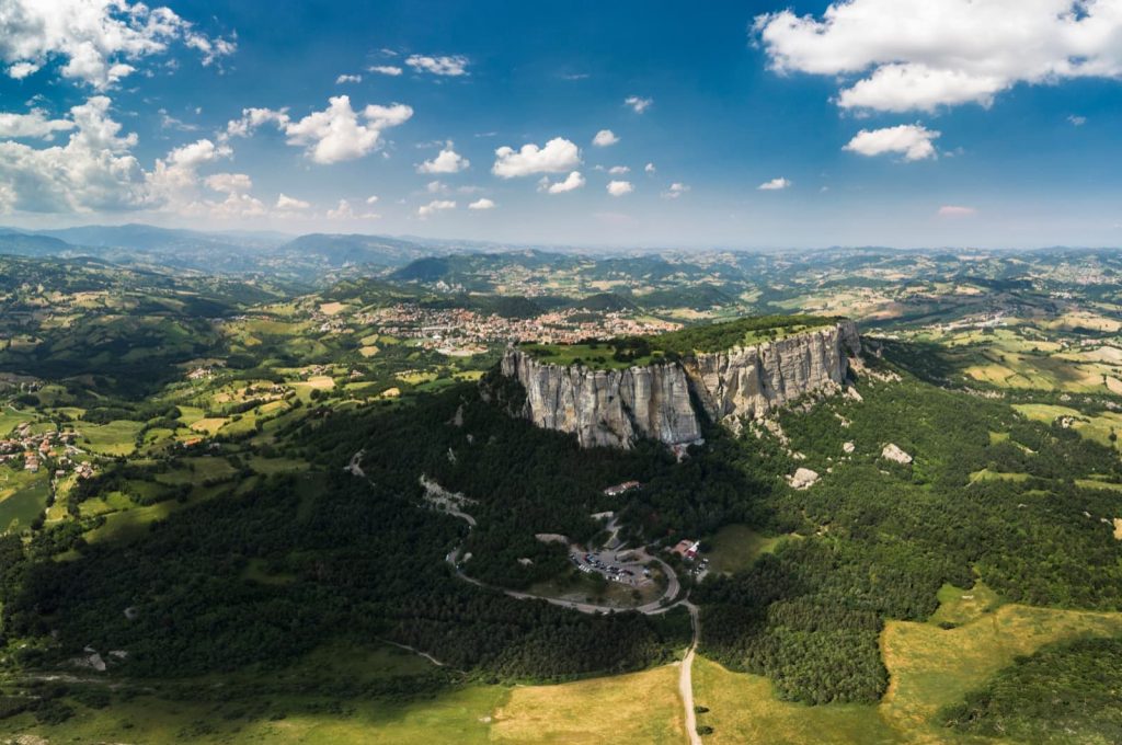 Castelnovo ne' Monti (RE), Pietra di Bismantova Ph. Alessandro Visigalli via shutterstock