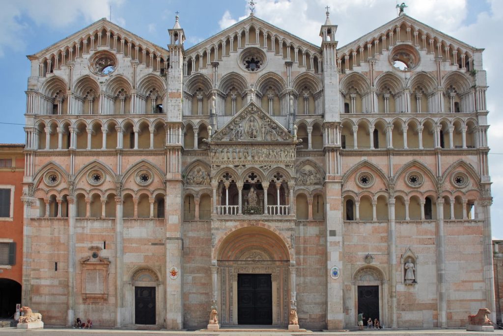 Ferrara, Cattedrale di San Giorgio Ph. claudio zaccherini via shutterstock