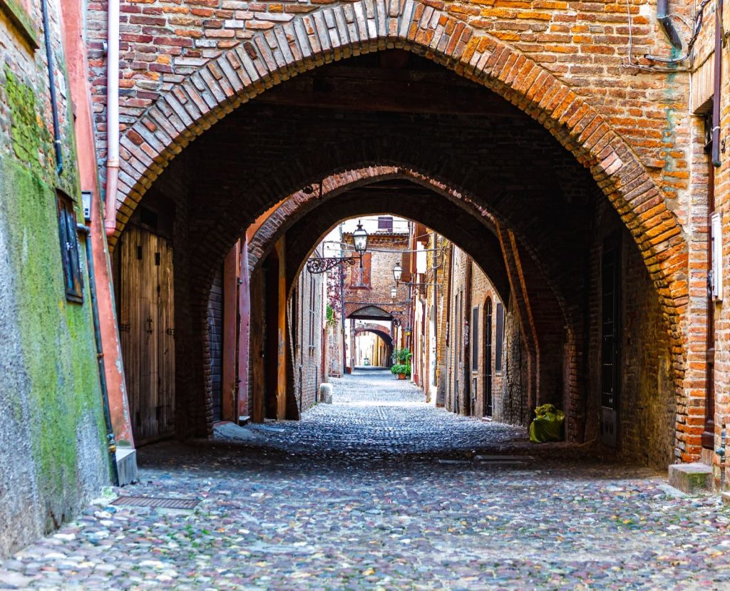 Ferrara, Via delle Volte Ph. Stefy Morelli via shutterstock solo uso editoriale