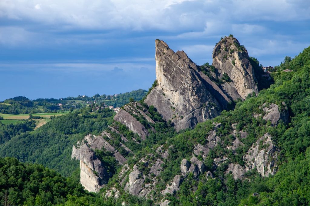 Sassi di Roccamalatina (MO) Ph. francesco de marco via shutterstock