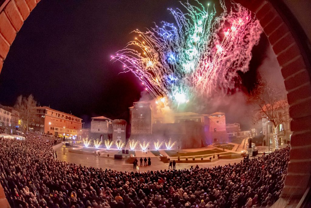 Capodanno a Rimini, Incendio al Castello | Ph. ©Riccardo Gallini /GRPhoto, Archivio Comune RN Uff Stampa