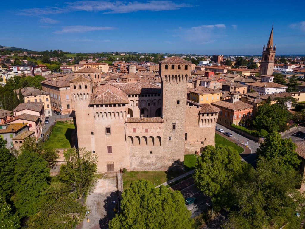 Vignola (MO), Rocca Ph. pixelshop via shutterstock